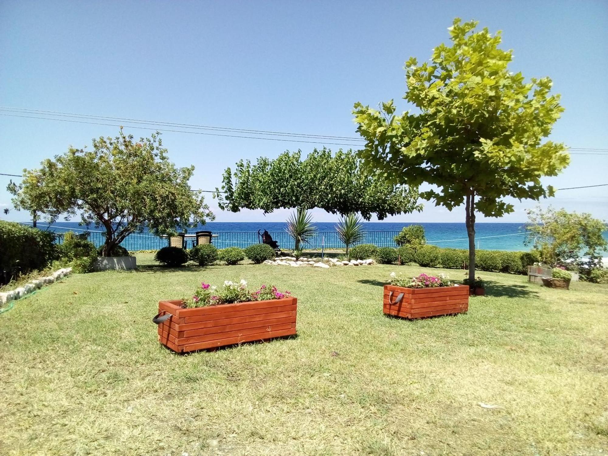 Perdikis Apartments - Paliouria Kokkino Nero ภายนอก รูปภาพ