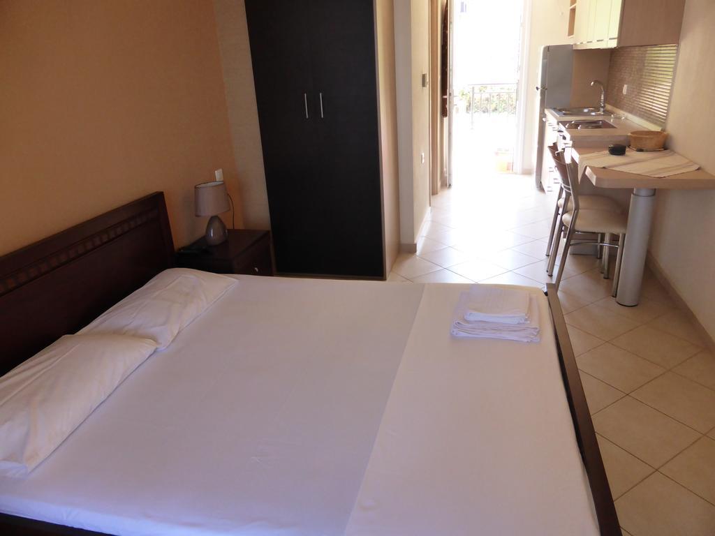 Perdikis Apartments - Paliouria Kokkino Nero ภายนอก รูปภาพ