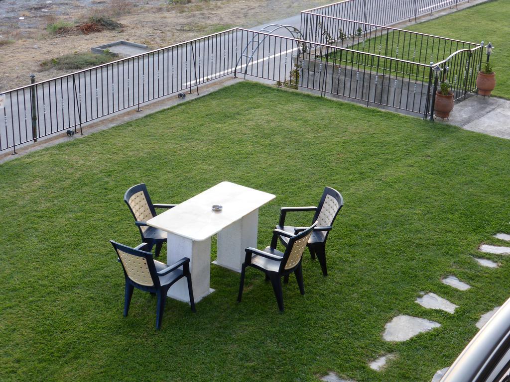 Perdikis Apartments - Paliouria Kokkino Nero ภายนอก รูปภาพ